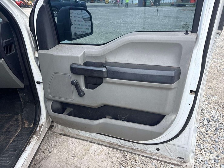 2016-ford-f150-image-16