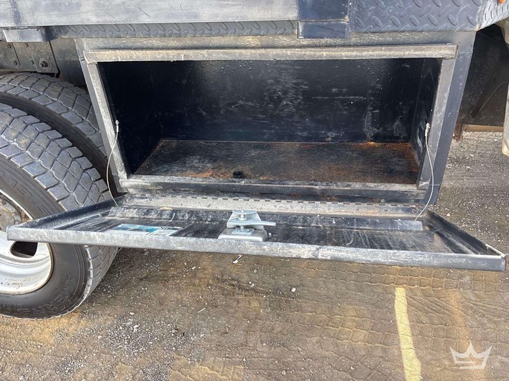 2018-utility-flatbed-image-24