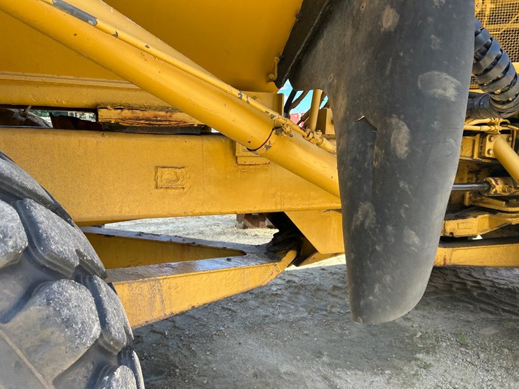 caterpillar-725-image-11