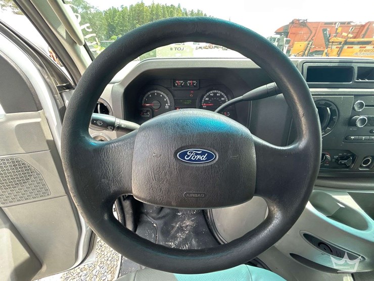 2019-ford-e350-image-17