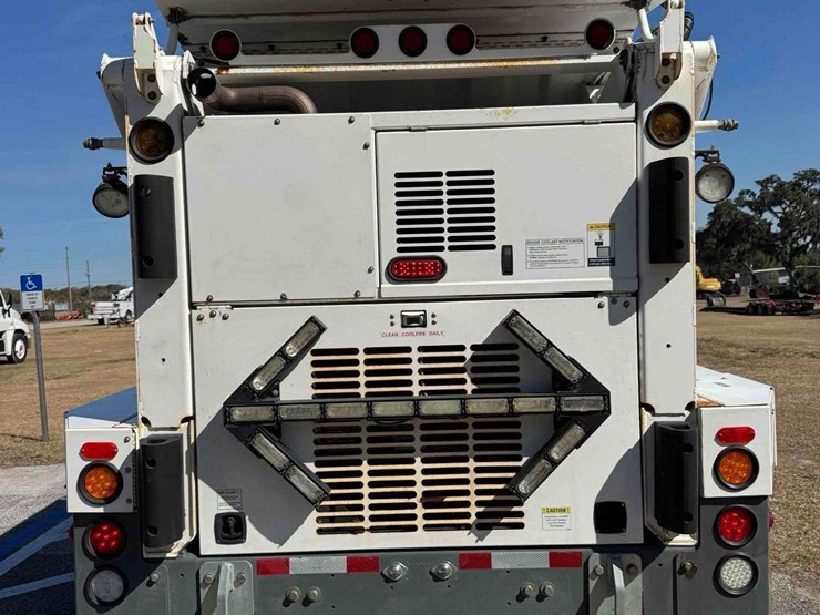 2020-global-3-wheel-r3-air-street-sweeper-image-4