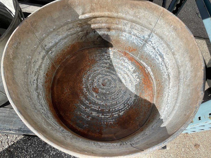 #4095-•-galvanized-wash-tubs-and-decorations-(04)-image-11