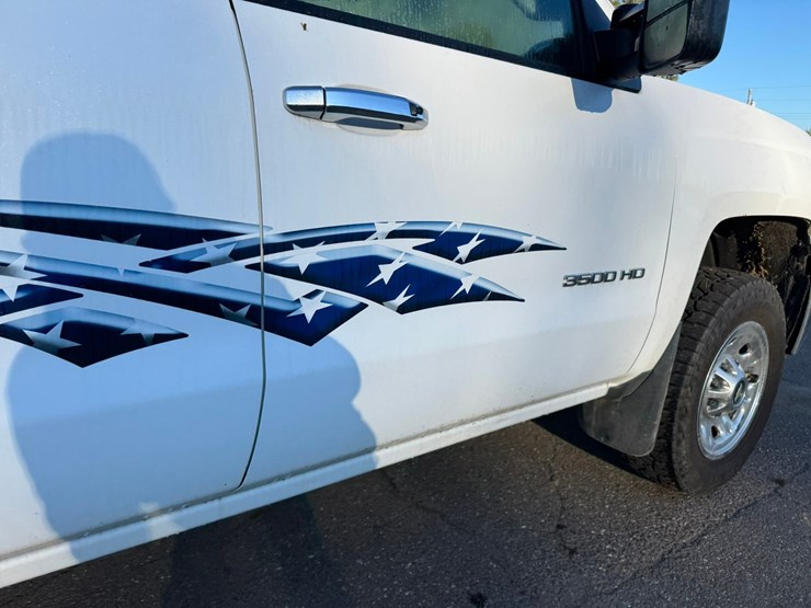 2015-chevrolet-3500hd-image-24