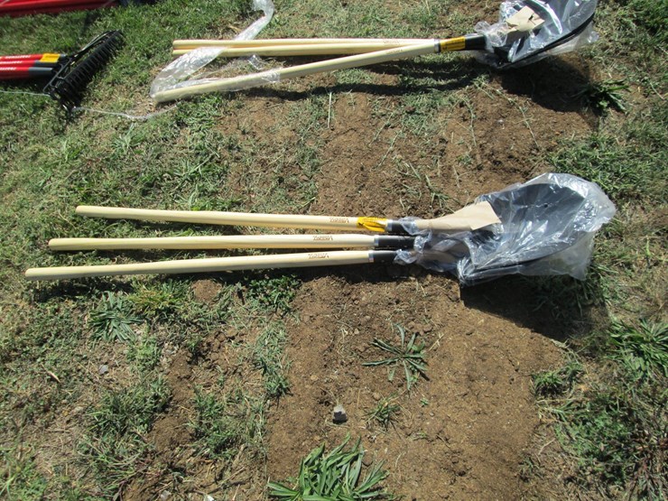 #50162-•-lot-of-(3)-unused-valley-wood-handle-point-shovels-inv#50162-image-2