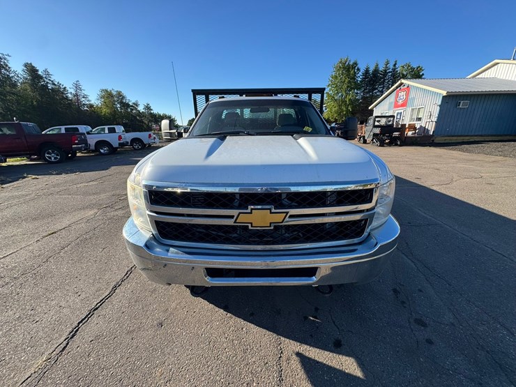 2014-chevrolet-3500-image-8