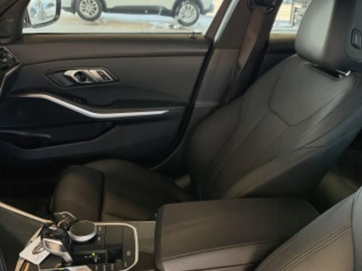 2021-bmw-330i-sdn-image-26