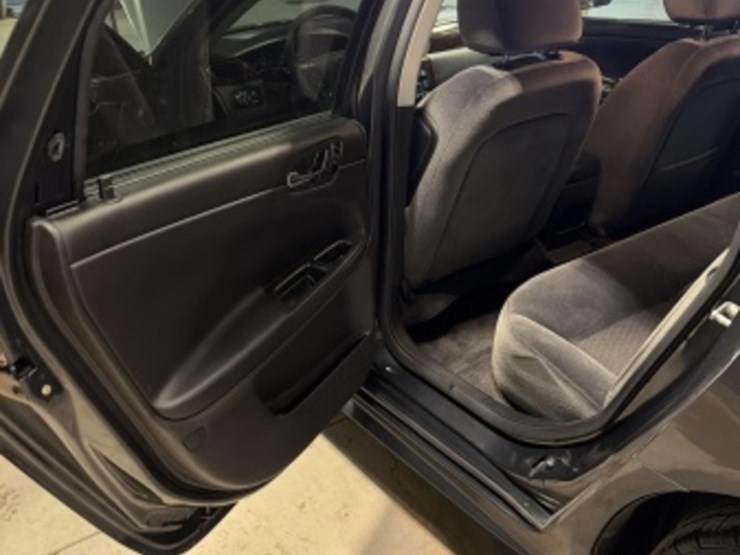 2014-chevrolet-impala-sdn-image-24