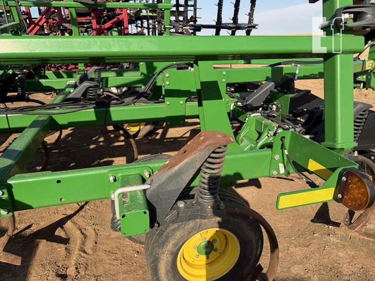 2023-john-deere-2430-image-25