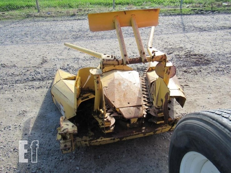 new-holland-824-image-4