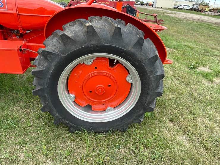 #1003-•-allis-chalmers-ib-tractor-image-24