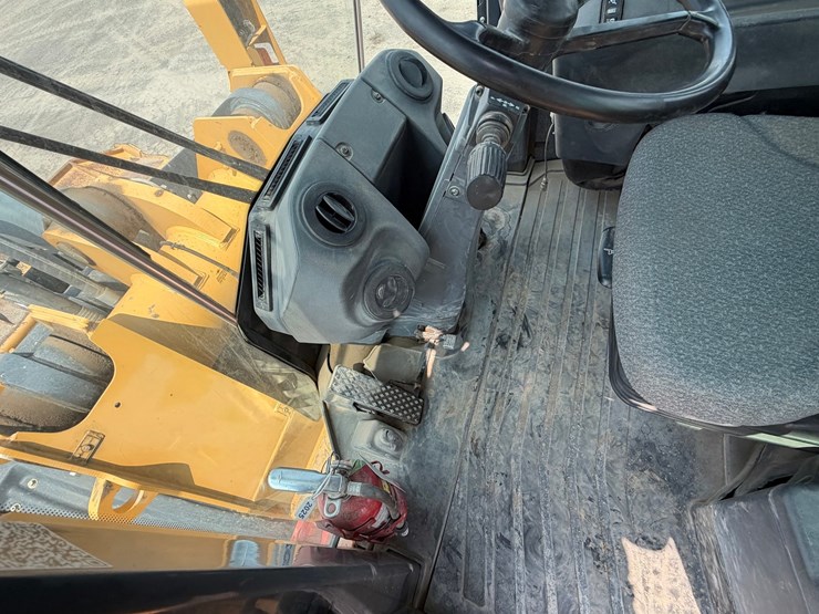 2019-deere-744k-image-74