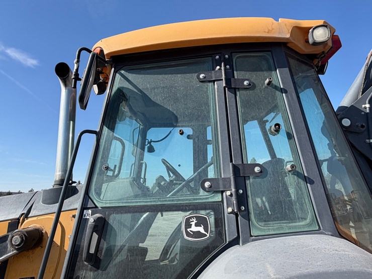 2017-deere-410l-image-57