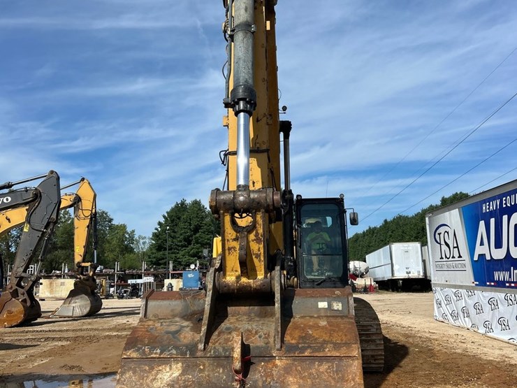 2019-caterpillar-352f-image-8