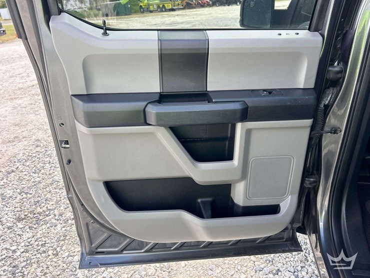 2017-ford-f150-image-28