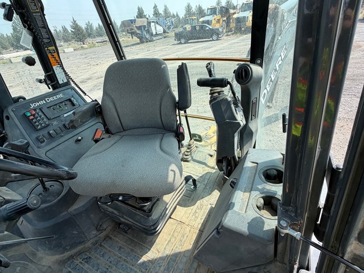 2016-deere-410l-image-67