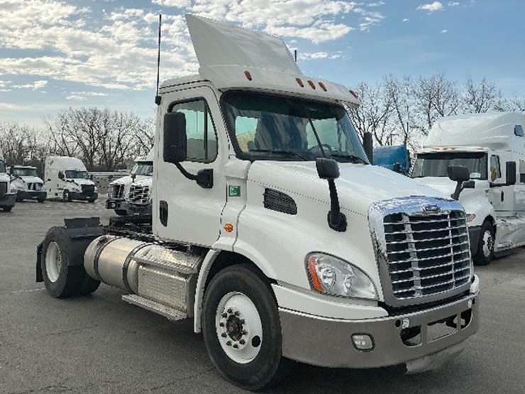2019-freightliner-cascadia-113-image-1