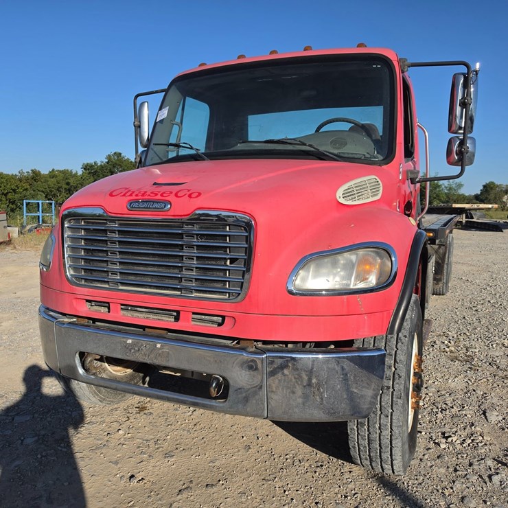 2006 FREIGHTLINER M2 106