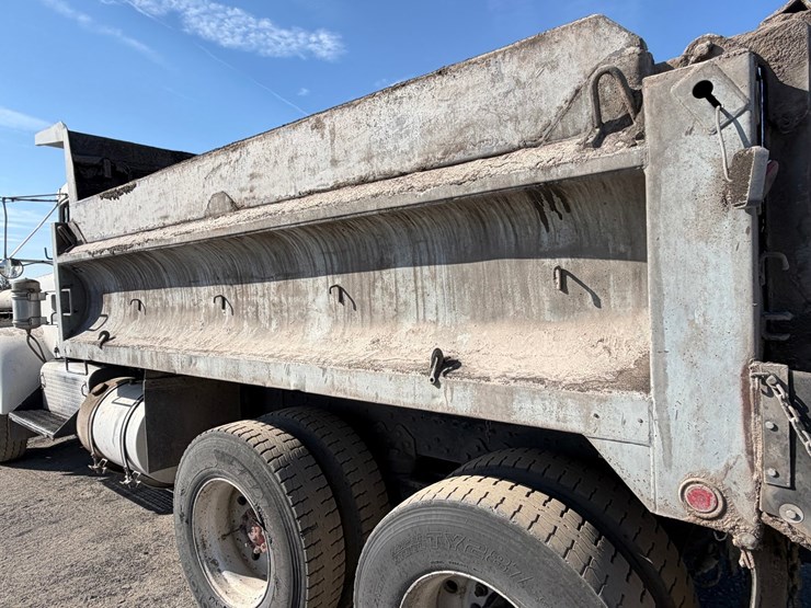 #2532-•-kenworth-w928-tandem-axle-dump-truck-image-33