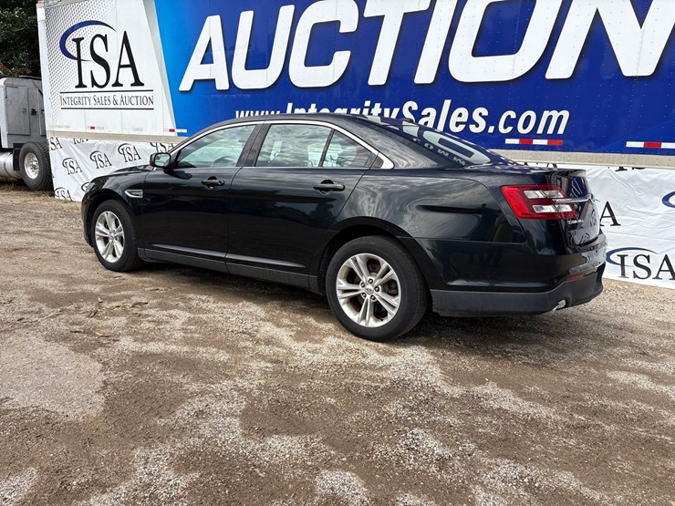 #2645-•-2012-ford-taurus-sedan-image-3