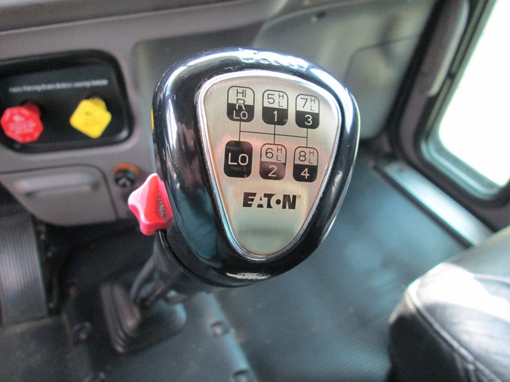 2018-peterbilt-389-image-39