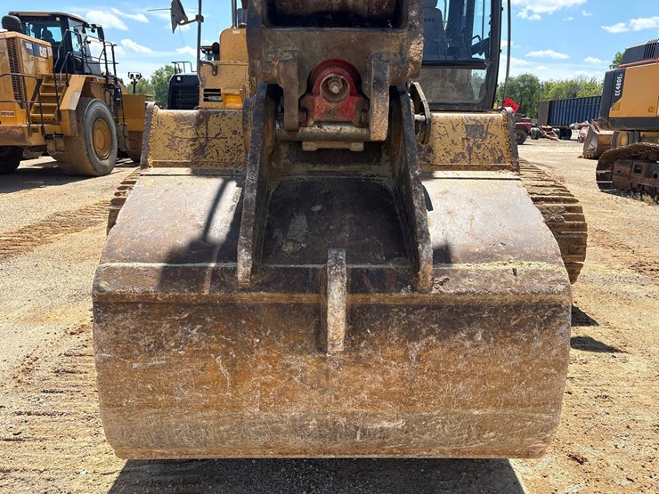 2012-deere-470g-lc-image-34