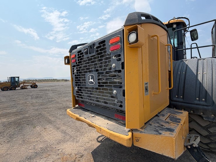 2019-deere-744k-image-48