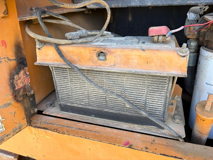 2004-case-1150h-image-57
