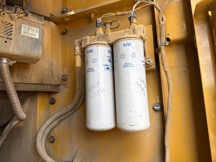 2019-caterpillar-352f-image-82