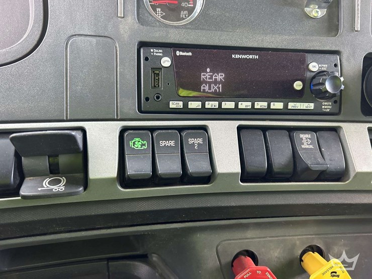 2022-kenworth-t880-image-30