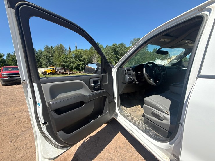 #1395-•-2019-chevrolet-silverado-4x4-pickup-truck-image-39
