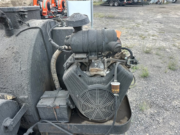 #2523-•-hot-mix-seal-coat-scm300r-hot-tar-wagon-image-9