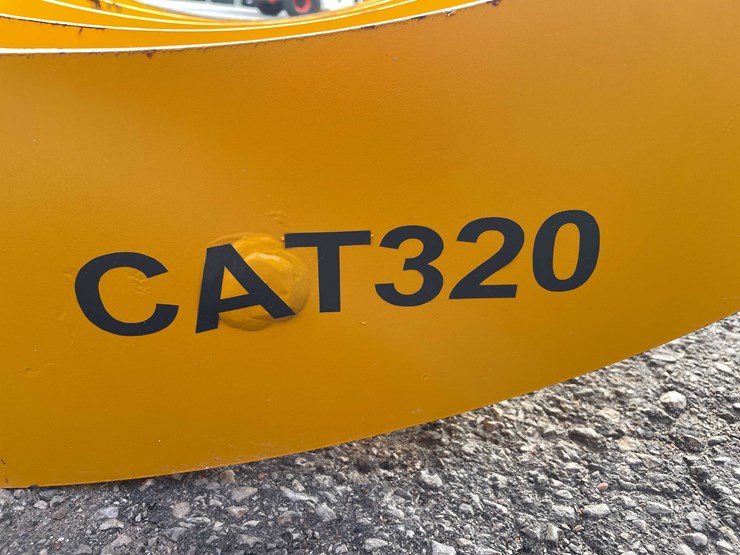 caterpillar-320-image-7