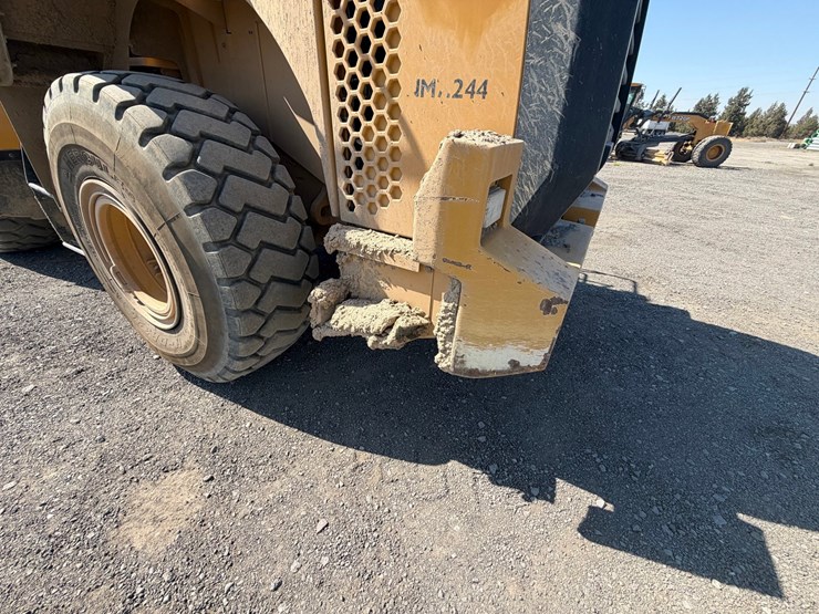 2015-caterpillar-950m-image-29