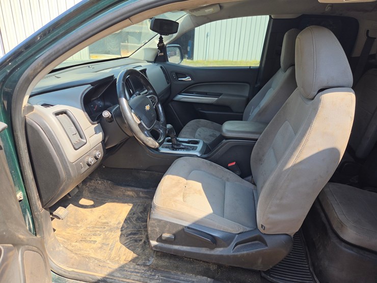 2015-chevrolet-colorado-image-35