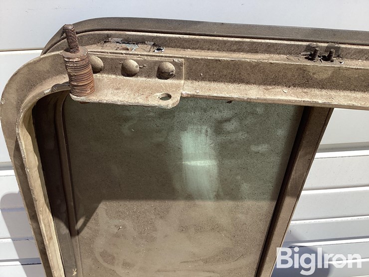 kenworth-driver-side-top-latch-door-image-16