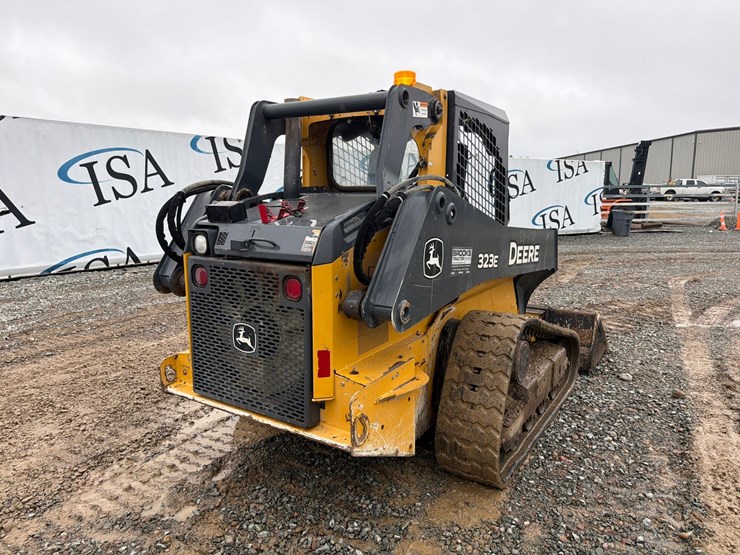 deere-323e-image-5