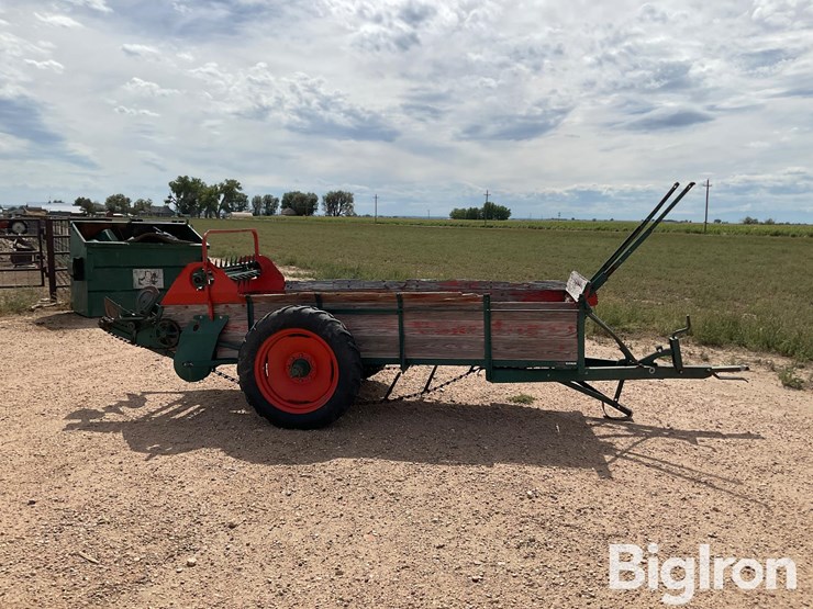new-idea-m-12a-manure-spreader-image-8