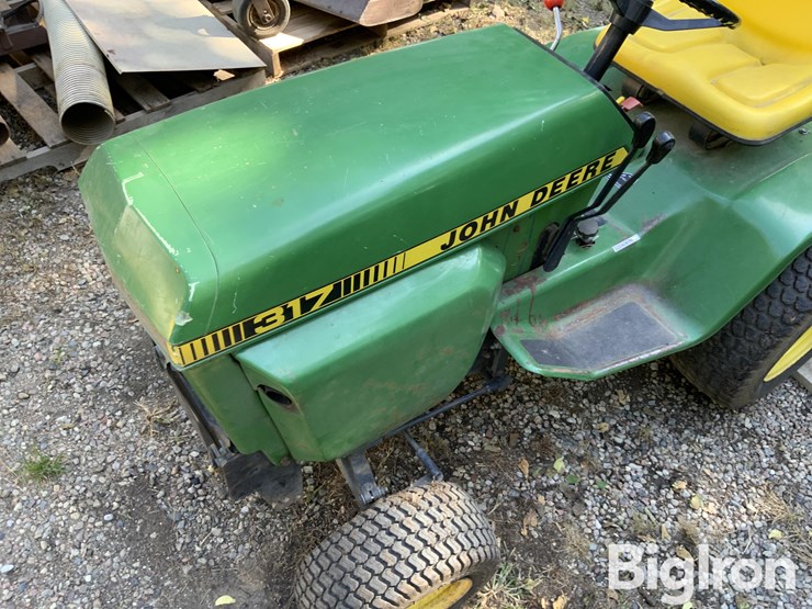john-deere-317-image-9
