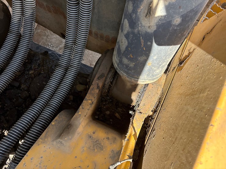 2012-deere-470g-lc-image-52
