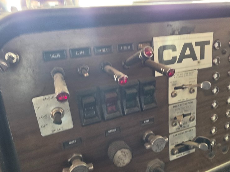 #25275-•-1980-peterbilt-359-day-cab-truck-image-29