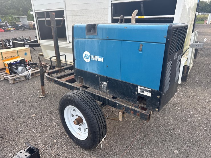 #6071-•-miller-bobcat-250-towable-welder-image-4