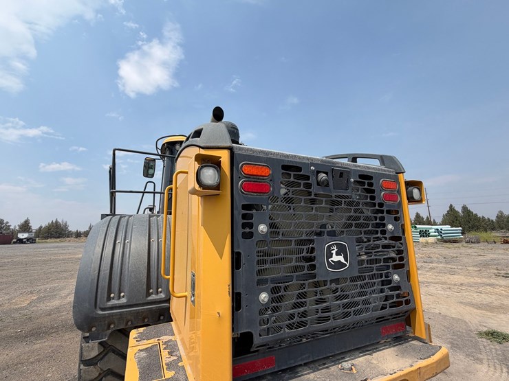2019-deere-744k-image-55