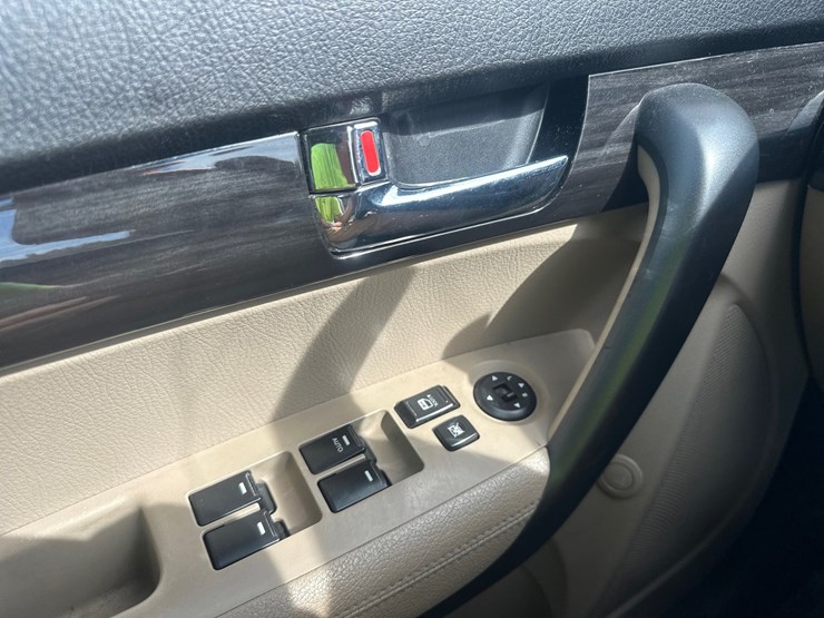2011-kia-sorento-image-44