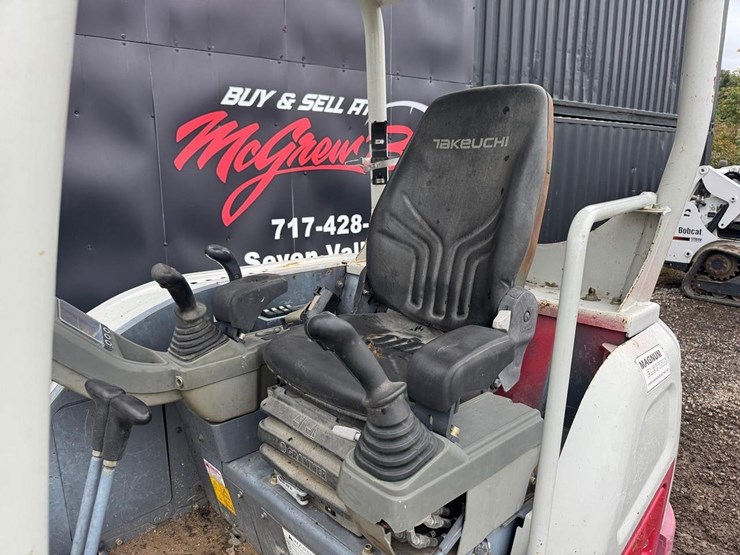 2017-takeuchi-tb230-image-25