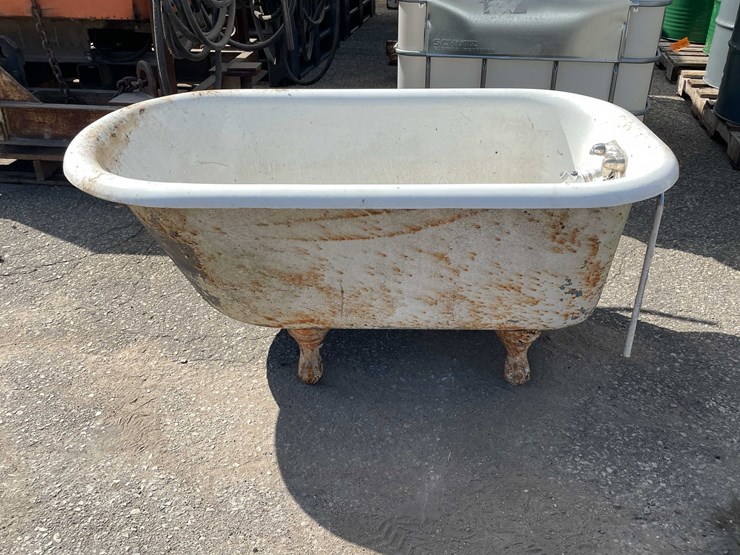 #4050-•-cast-iron-clawfoot-tub-(08)-image-2