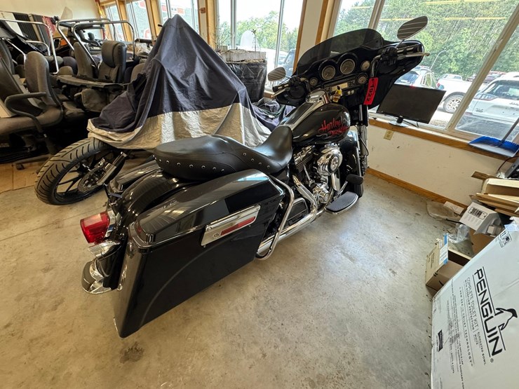 #1922-•-2011-harley-davidson-electra-glide-classic-motorcycle-image-5