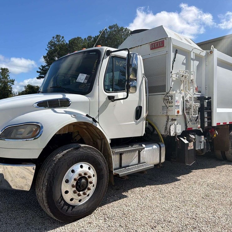 2017 FREIGHTLINER M2 106