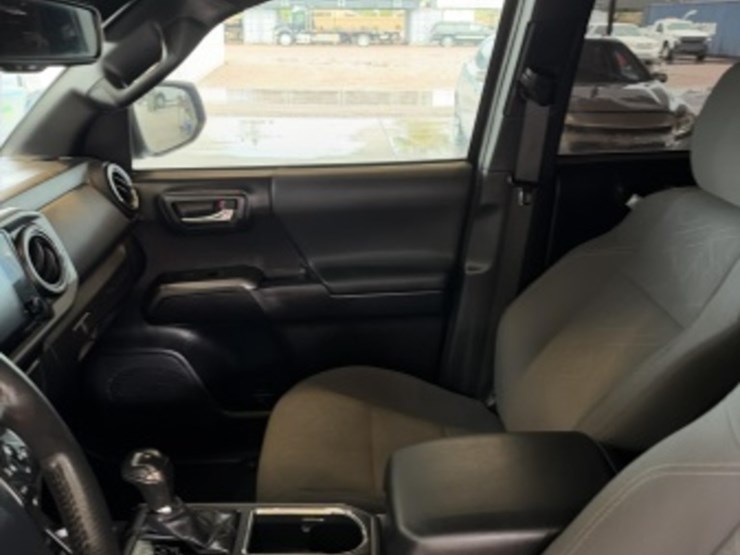 2019-toyota-tacoma-image-26