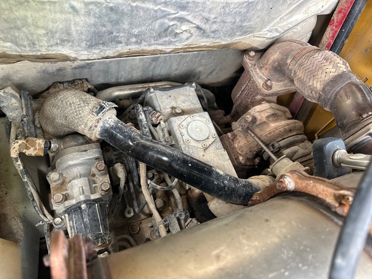 deere-323e-image-46