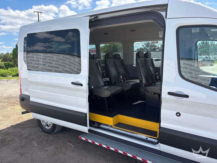 2019-ford-transit-image-21